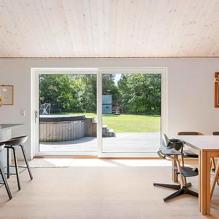 New And Modern With Hot Tub * Grenå