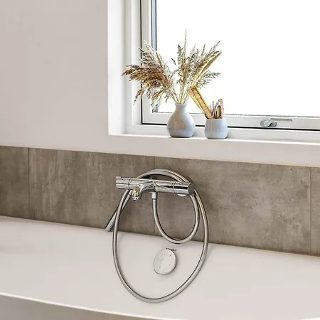 New And Modern With Hot Tub