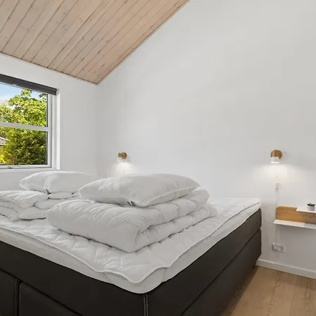 Feriehus New And Modern With Hot Tub