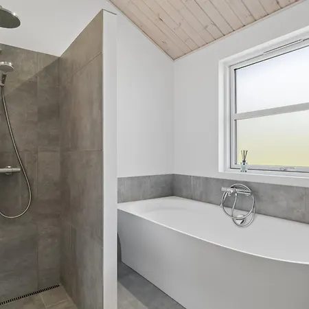 New And Modern With Hot Tub 別荘 Grenå