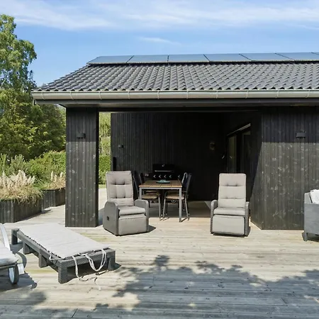 New And Modern With Hot Tub 別荘